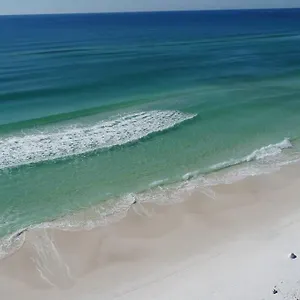 https://pelicans-landing.panamacity-beachhotels.com